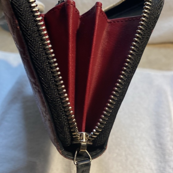 Gucci authentic blk long leather zippy wallet with GG trim - Picture 7 of 7